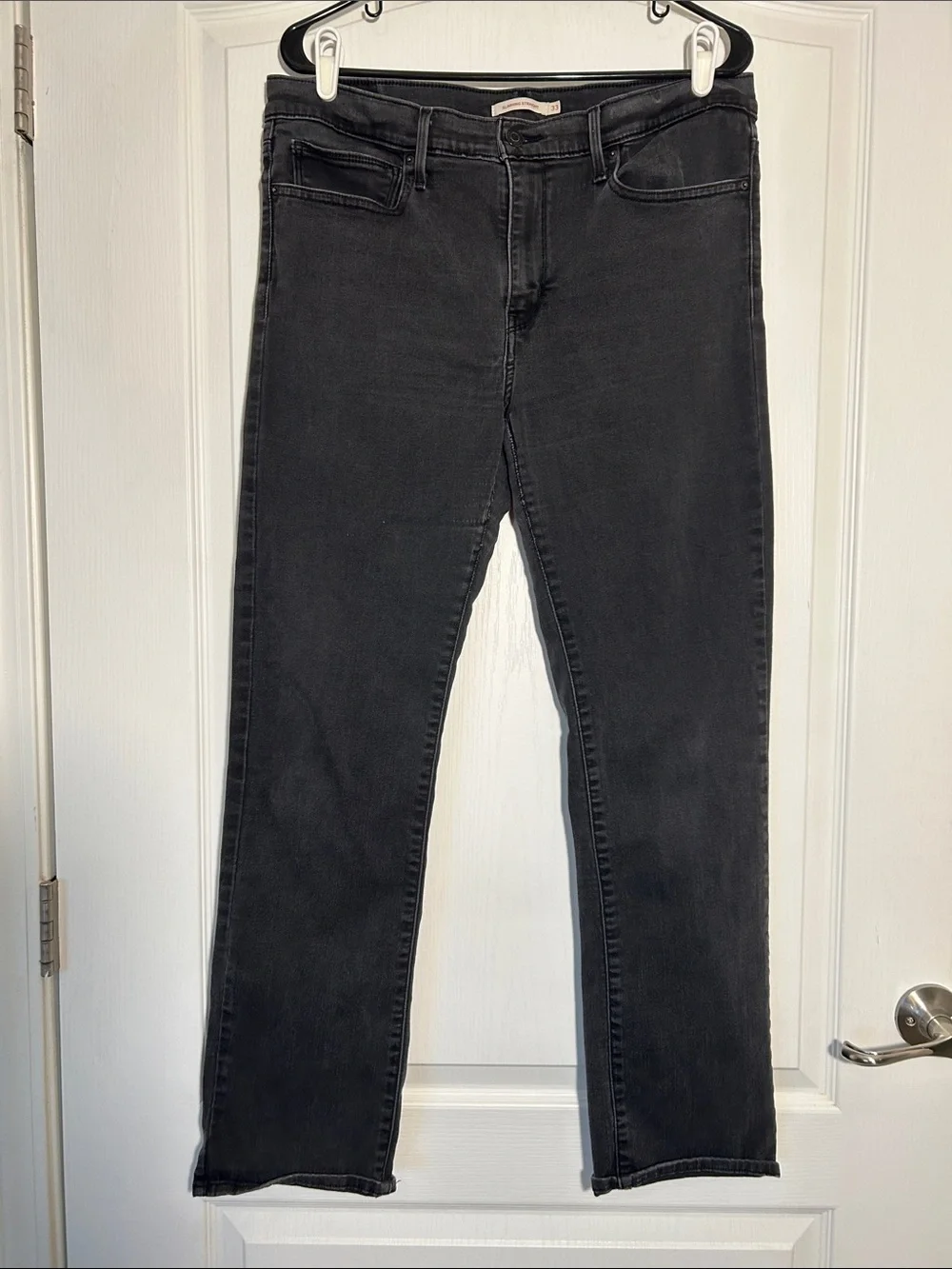 Levi's Straight Leg Jeans in Black Slimming Straight Size 33 - Picture 1 of 3